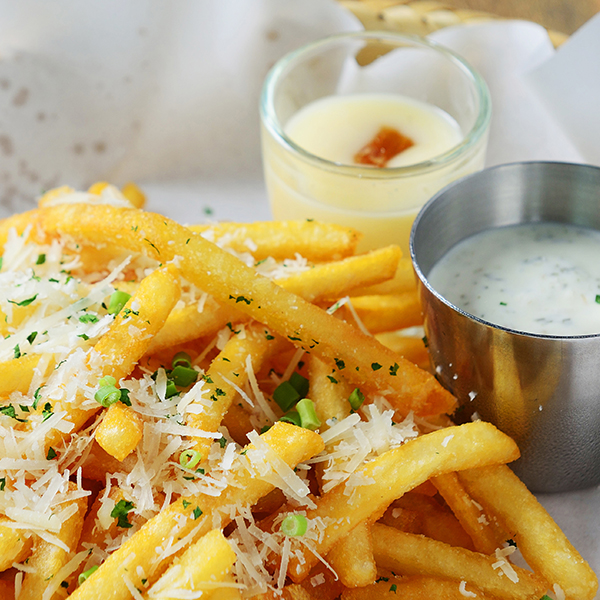 Papas fritas con parmesano